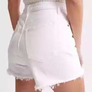 NWT Abercrombie & Fitch The Dad Short High Rise White Raw Hem Denim Shorts Sz 37